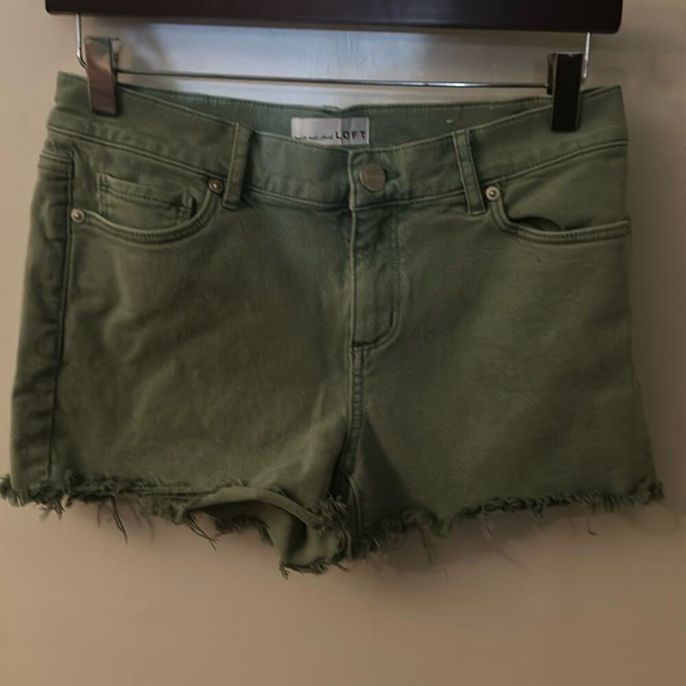 LOFT Ann Taylor Green Denim Raw Hem Short 26 Boho Summer Classic Festival Casual